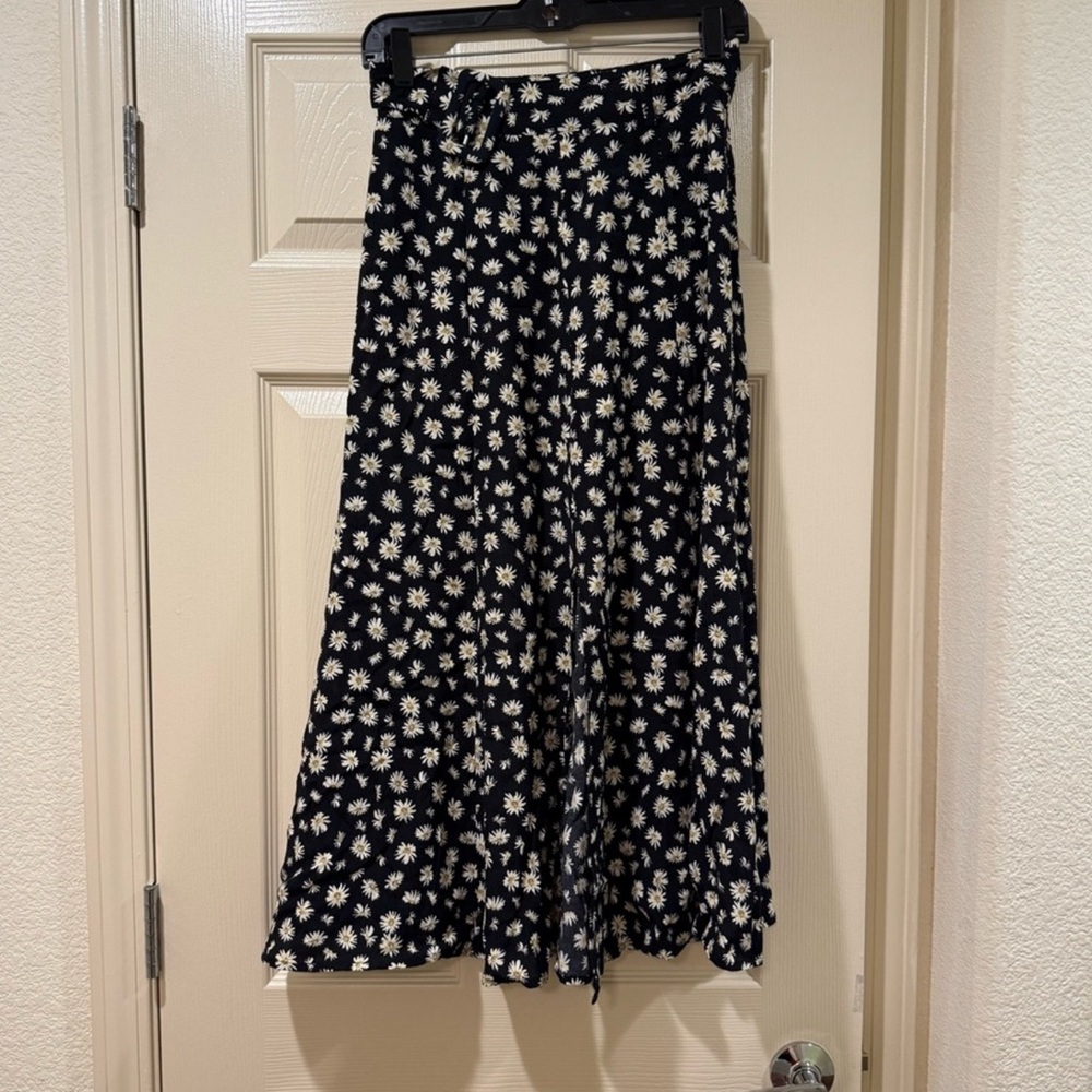 Zara Black Floral Midi Skirt with Belt Women’s XS | Daisy Print Flowy Culottes